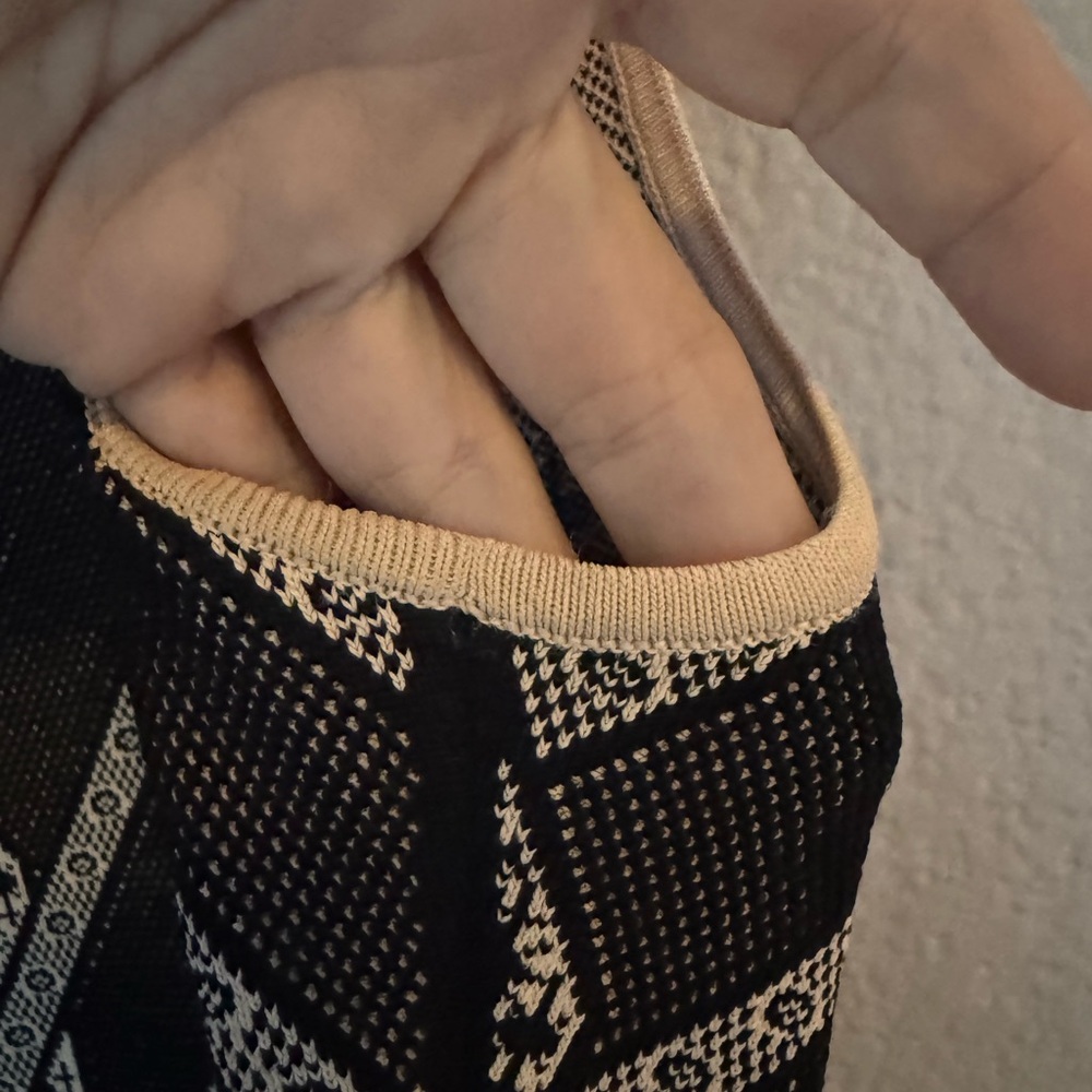 BCBGMaxAzria Black and Cream V-Neck Sweater - Picture 5 of 9